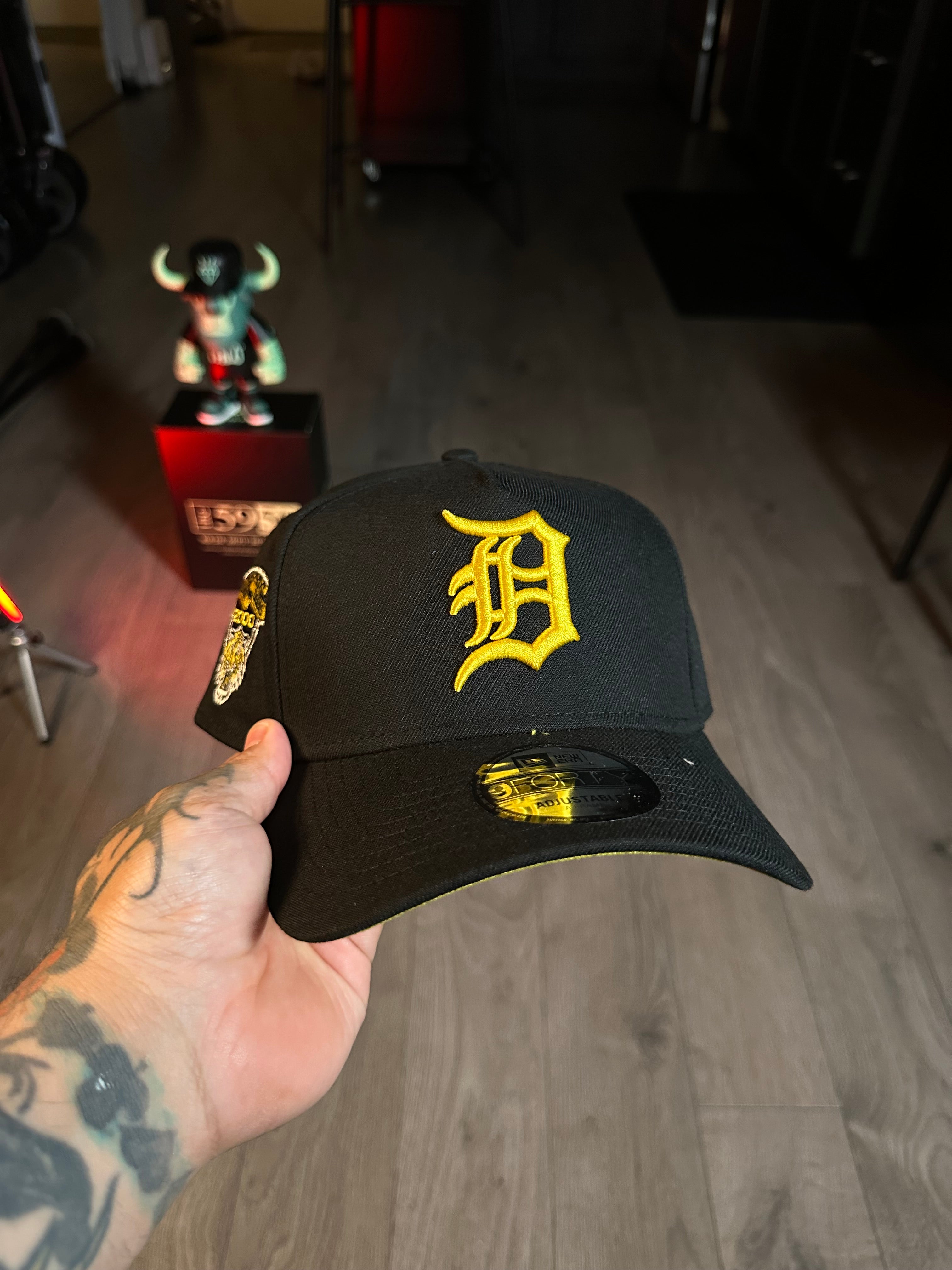 NEW ERA 9FORTY DETROIT TIGERS 2000 BLACK-OUT/YELLOW E.