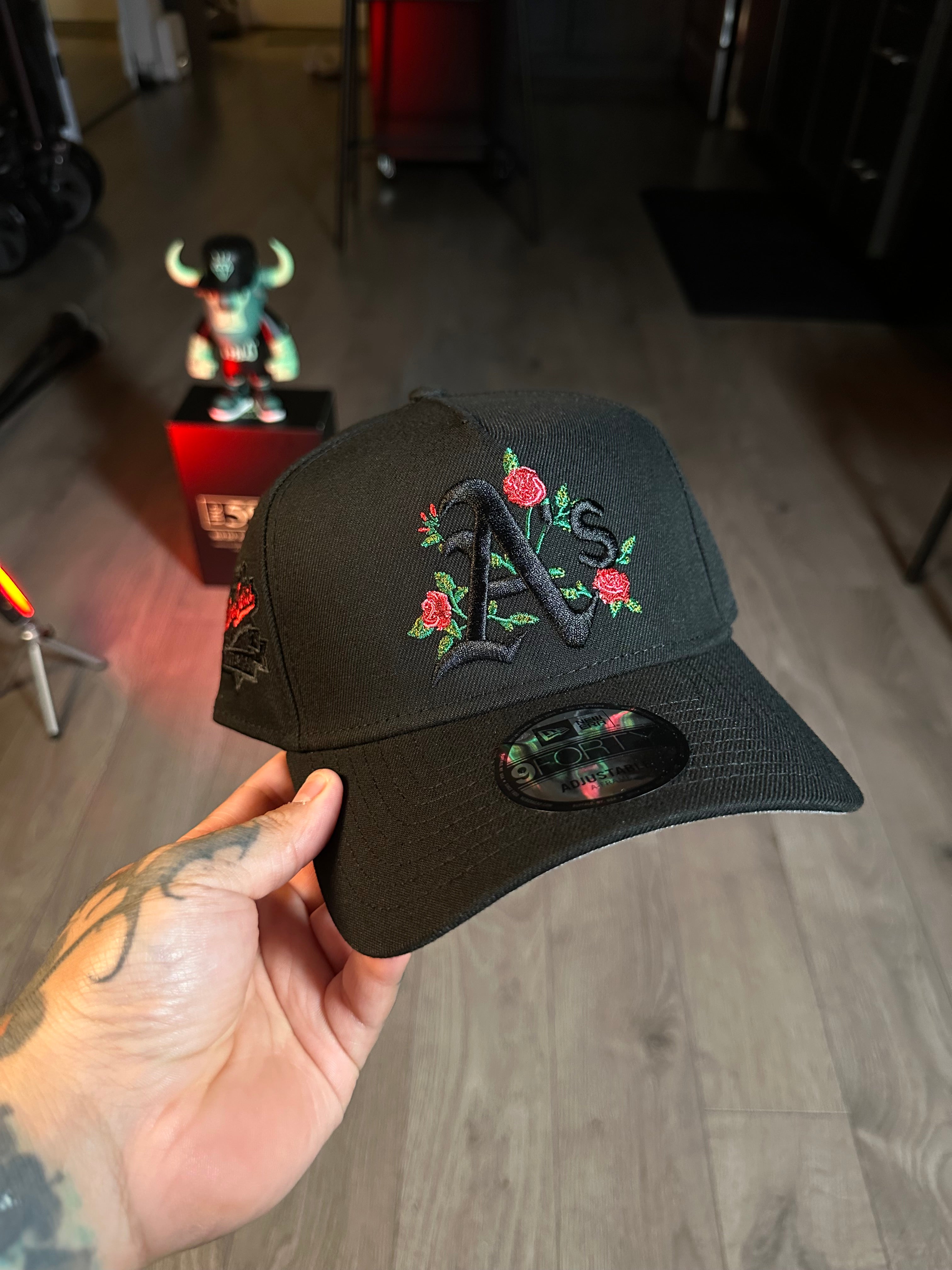 NEW ERA 9FORTY OAKLAND ATHLETICS WORLD SERIES 1989 BLACK OUT/ROSES